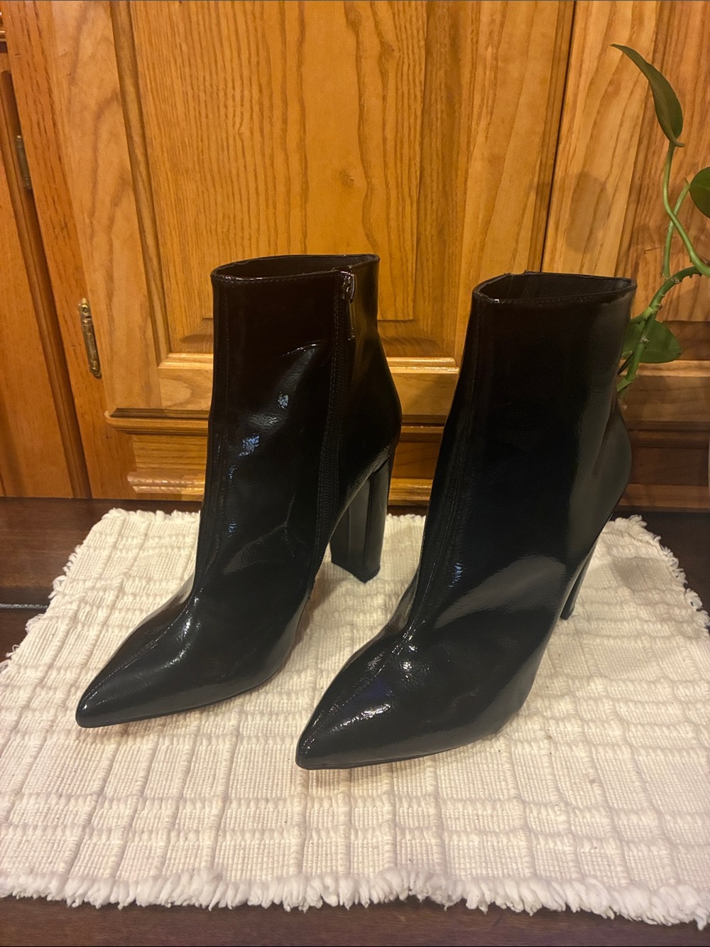 Like New Size 9 Jessica Simpson Black Patent Teddi Heeled Boots w/ Zipper (ABBA)